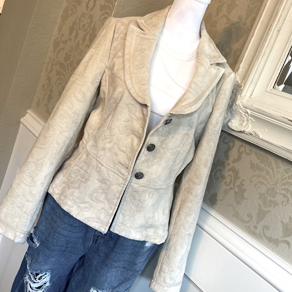 Kenar Jackets & Blazers - Kenar Vintage Looking Cottage Core Embossed Cream Blazer Size M